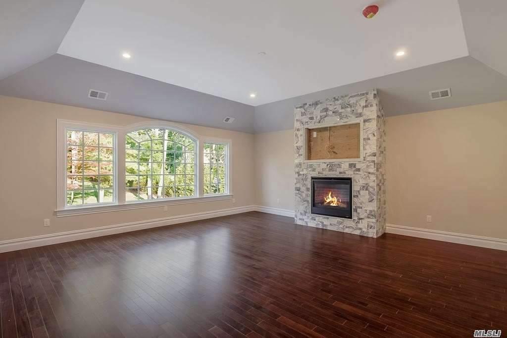 #19 photo, 19 Meadow Glen Road, سوفولك Fort Salonga , NY 11768