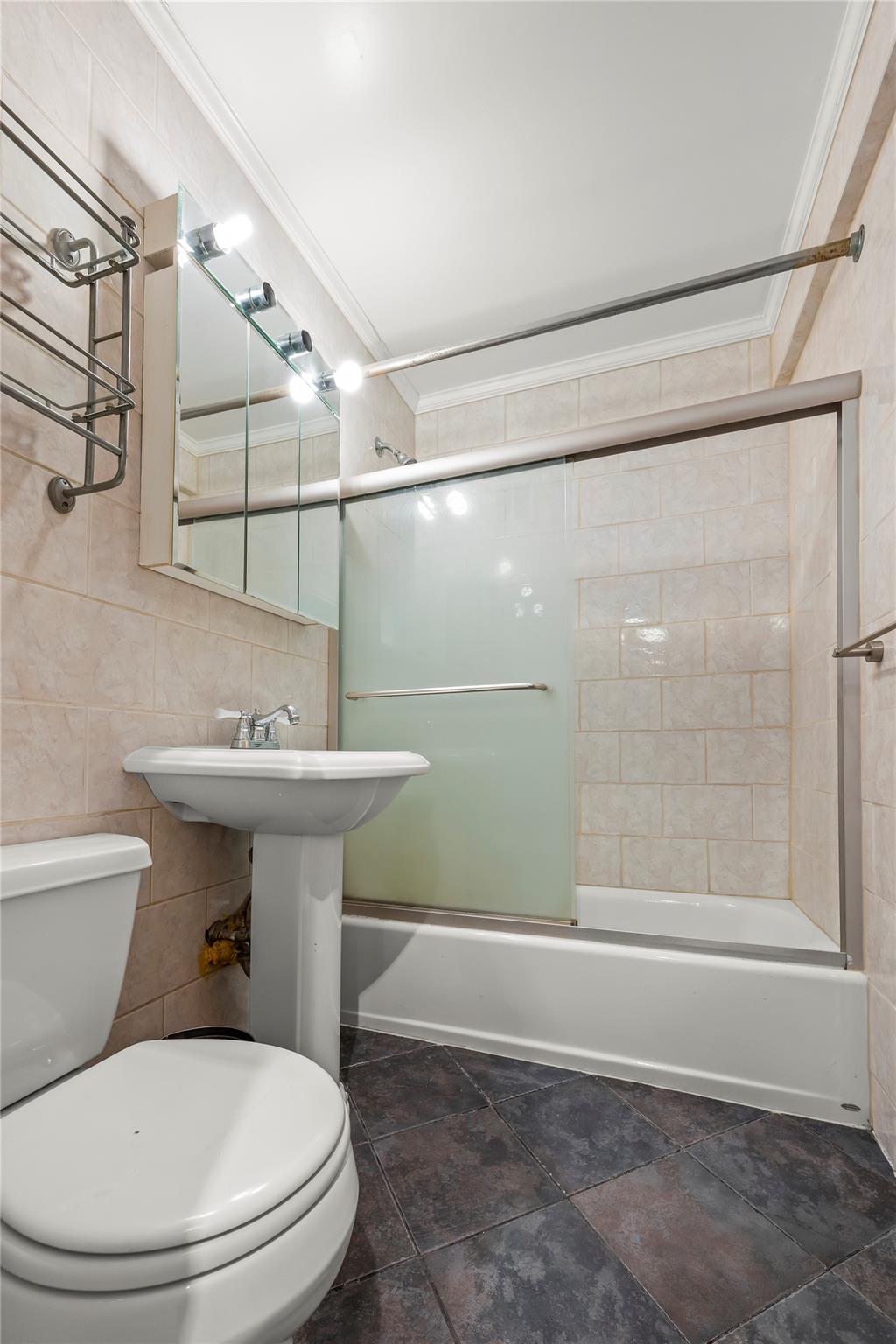 #8 photo, 5425 Valles Avenue, ブロンクス区 Bronx , NY 10471