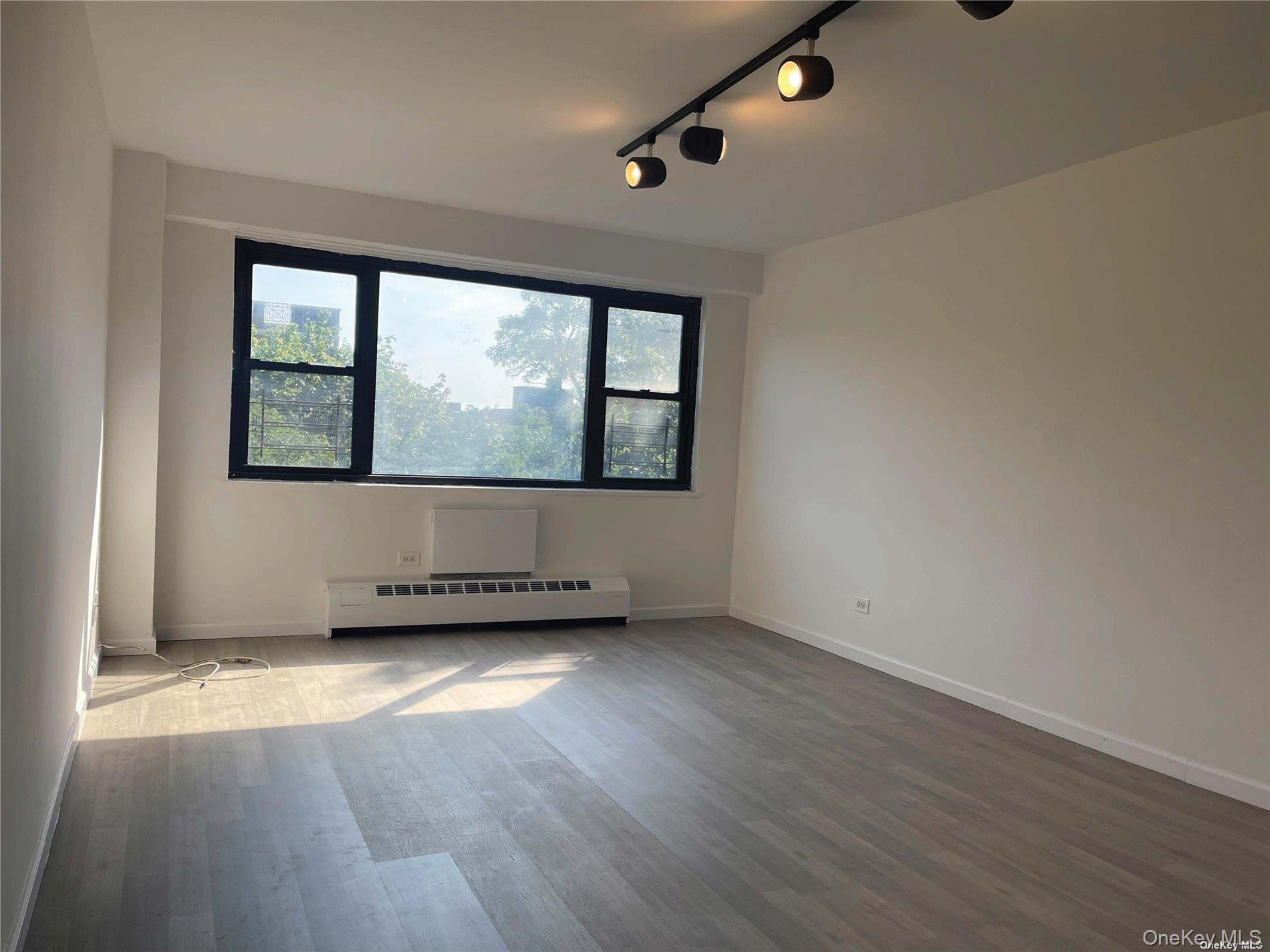 #3 photo, 83-60 118th Street, クイーンズ区 Kew Gardens , NY 11415