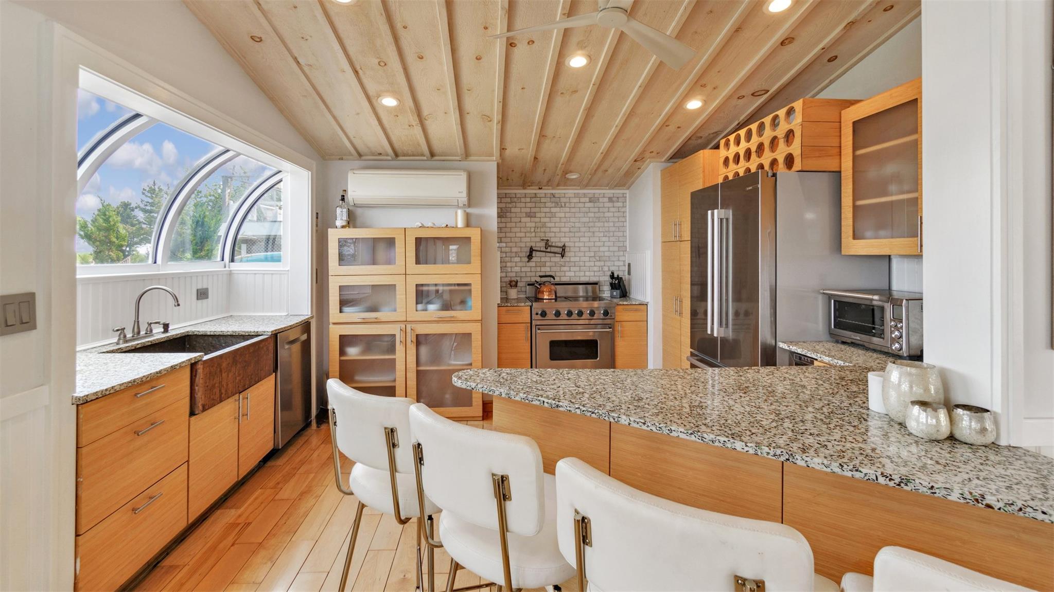 #13 photo, 12910 Main Road, サフォーク郡 East Marion , NY 11939