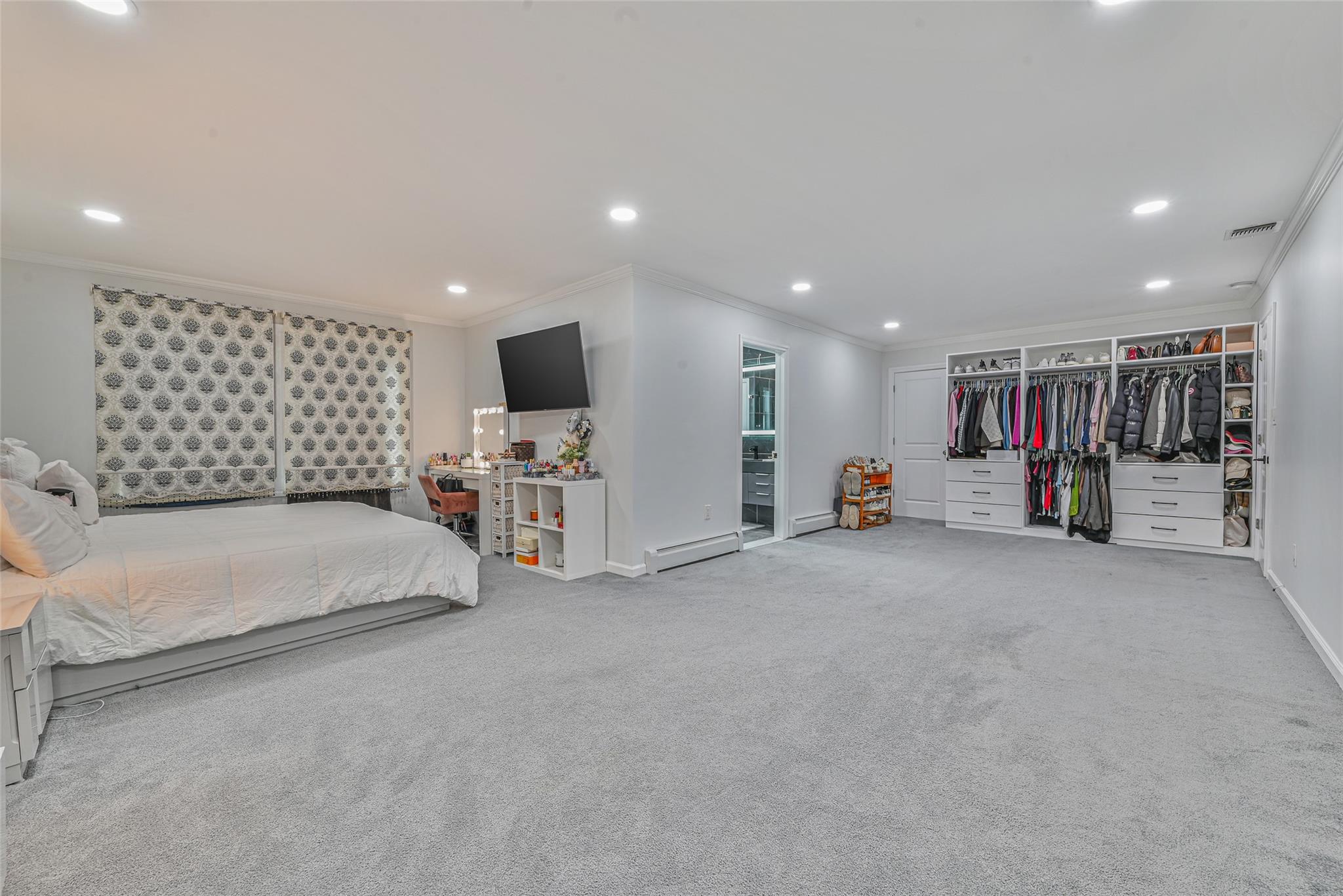 #16 photo, 86 S Cabot Lane, Westbury , NY 11590