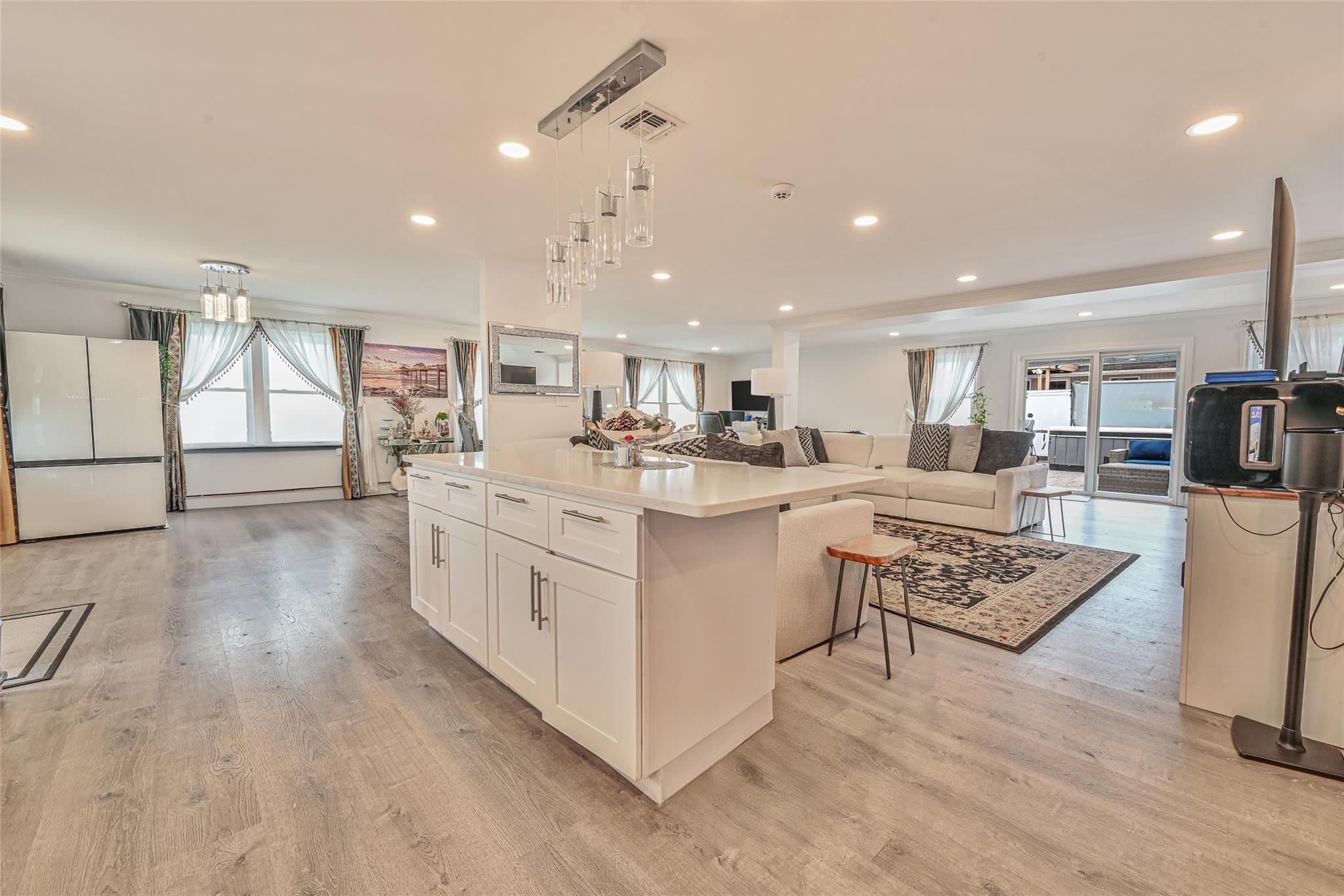 #4 photo, 86 S Cabot Lane, Westbury , NY 11590