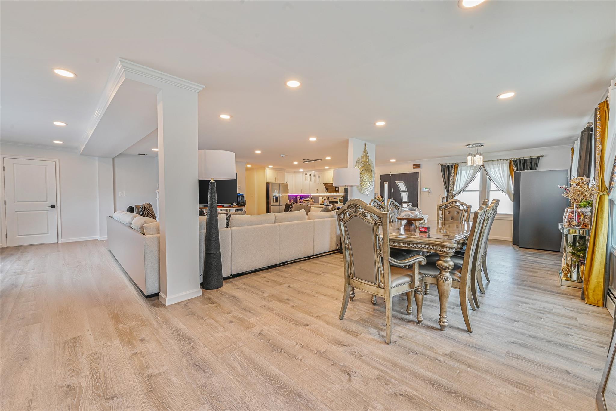 #6 photo, 86 S Cabot Lane, Westbury , NY 11590