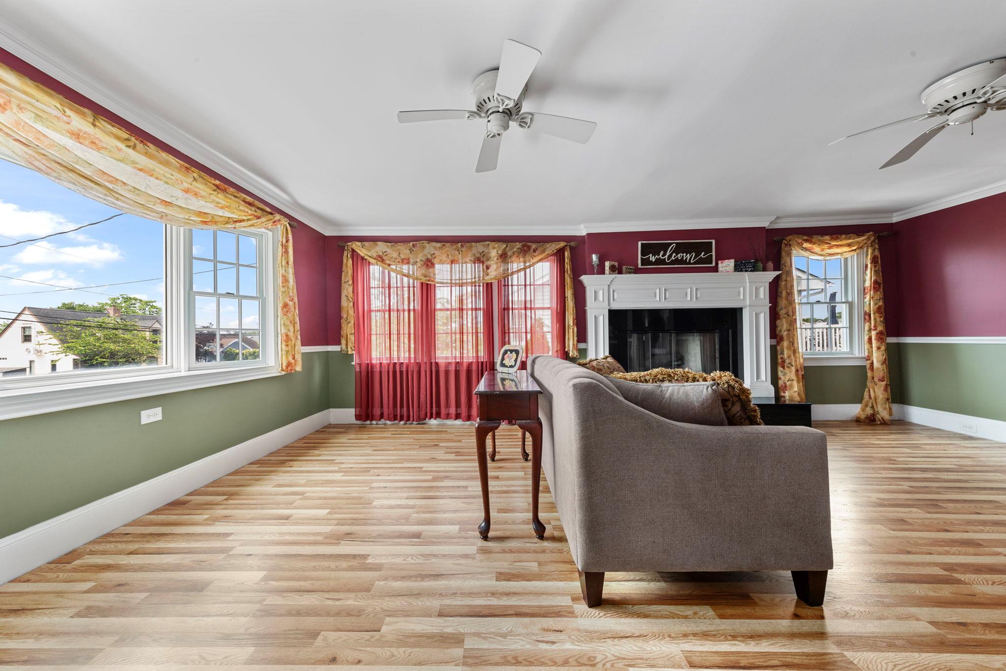 #18 photo, 25 Meadow Lane, サフォーク郡 Amityville , NY 11701