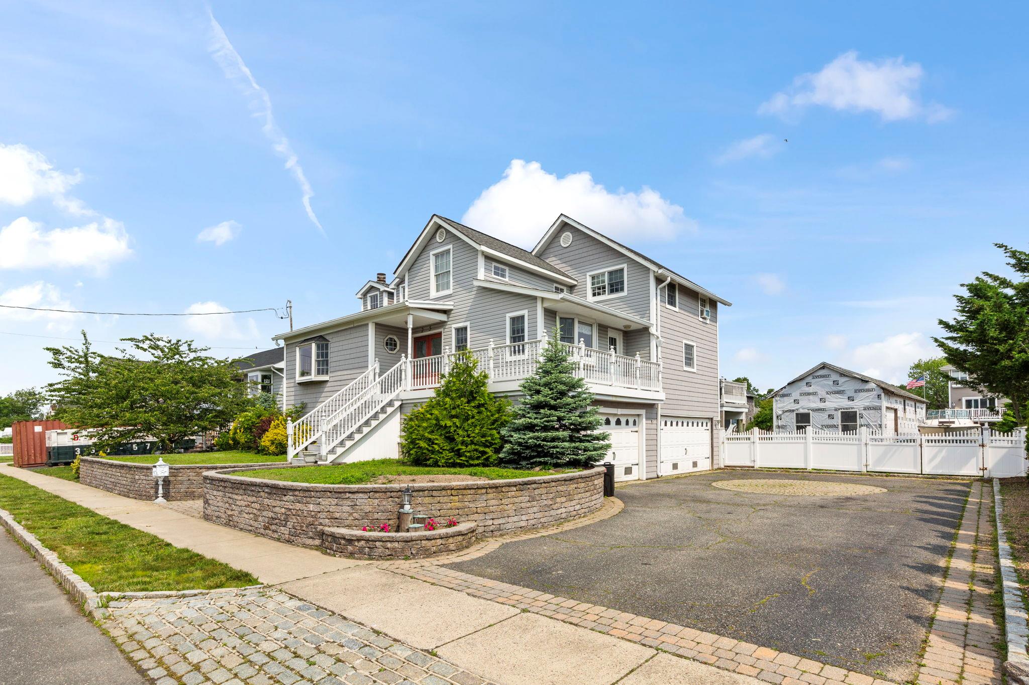 #3 photo, 25 Meadow Lane, サフォーク郡 Amityville , NY 11701