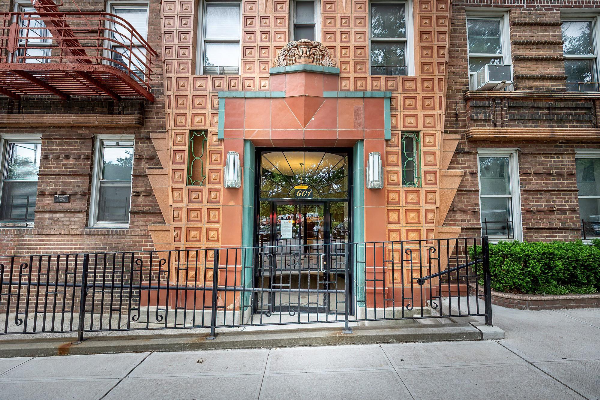 #1 photo, 601 Pelham Parkway, 布朗士 Bronx , NY 10467