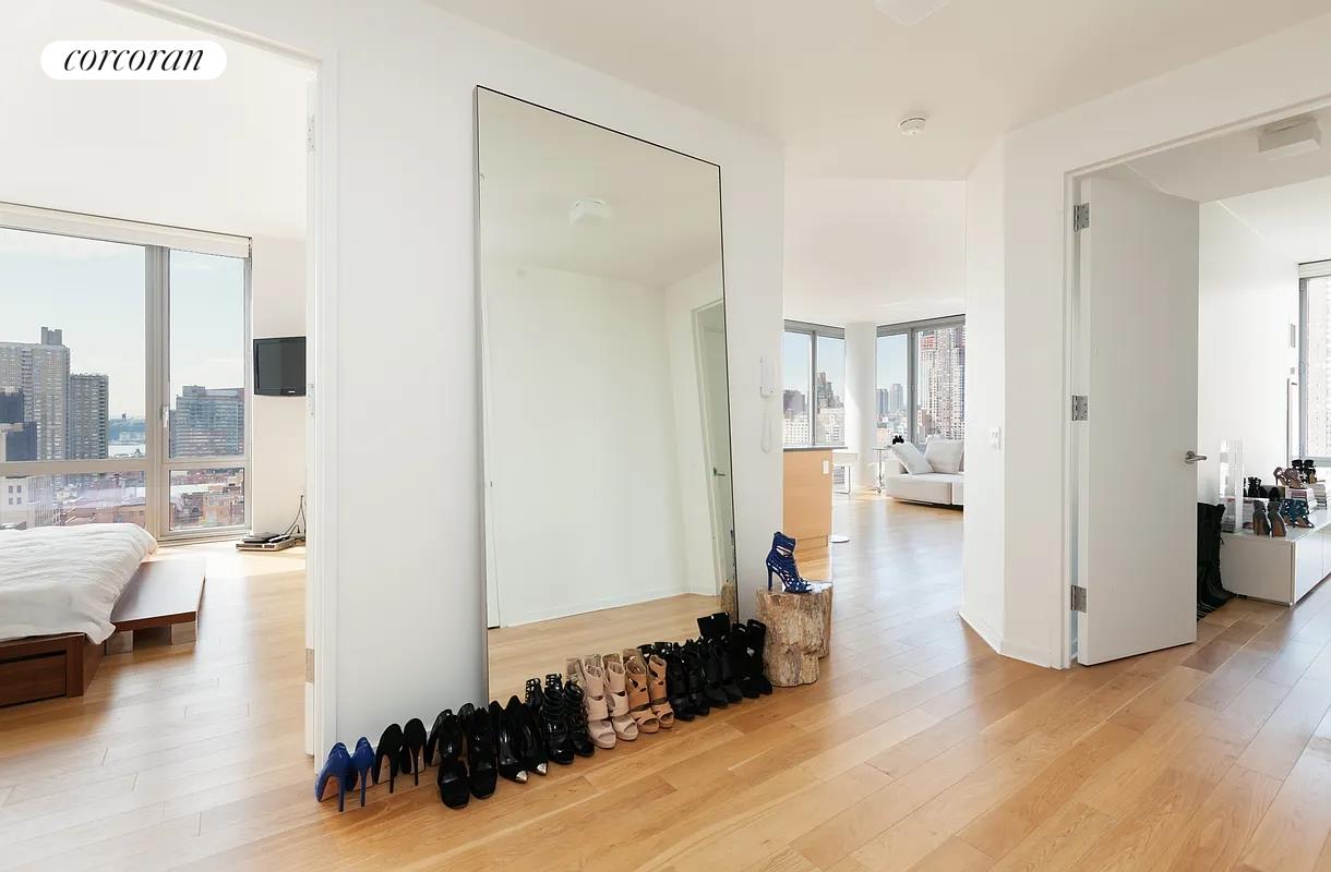 #7 photo, 310 W 52ND Street, マンハッタン Hells Kitchen , NY 10019