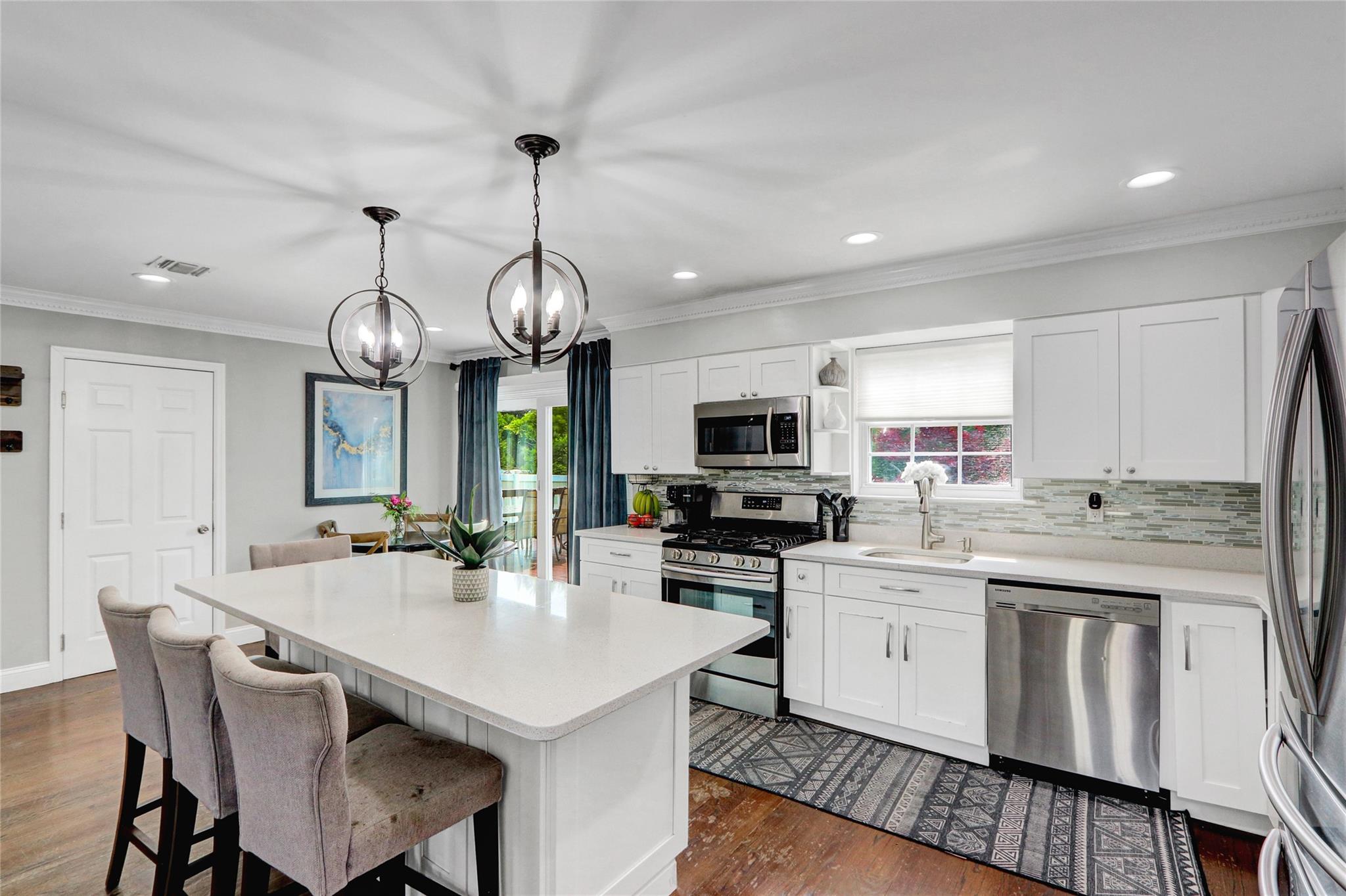 #11 photo, 2441 New York Avenue, Melville , NY 11747