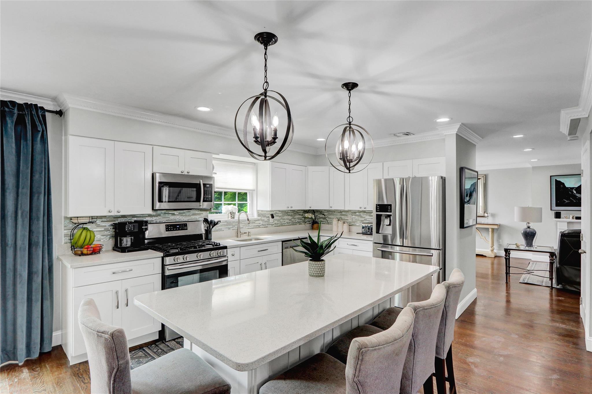 #13 photo, 2441 New York Avenue, Melville , NY 11747