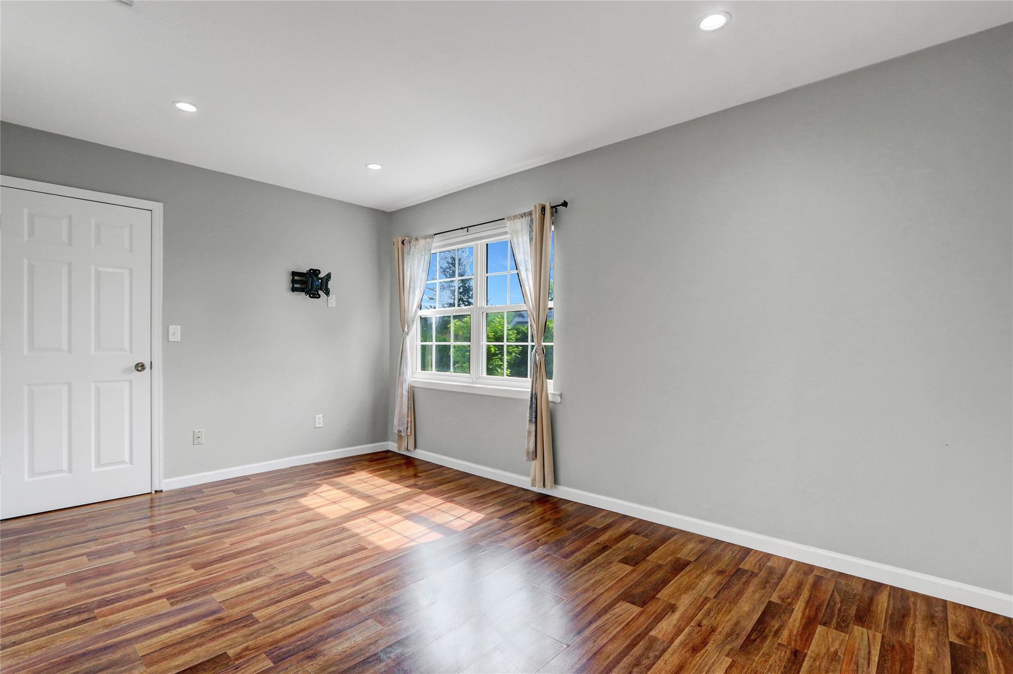 #17 photo, 2441 New York Avenue, Melville , NY 11747