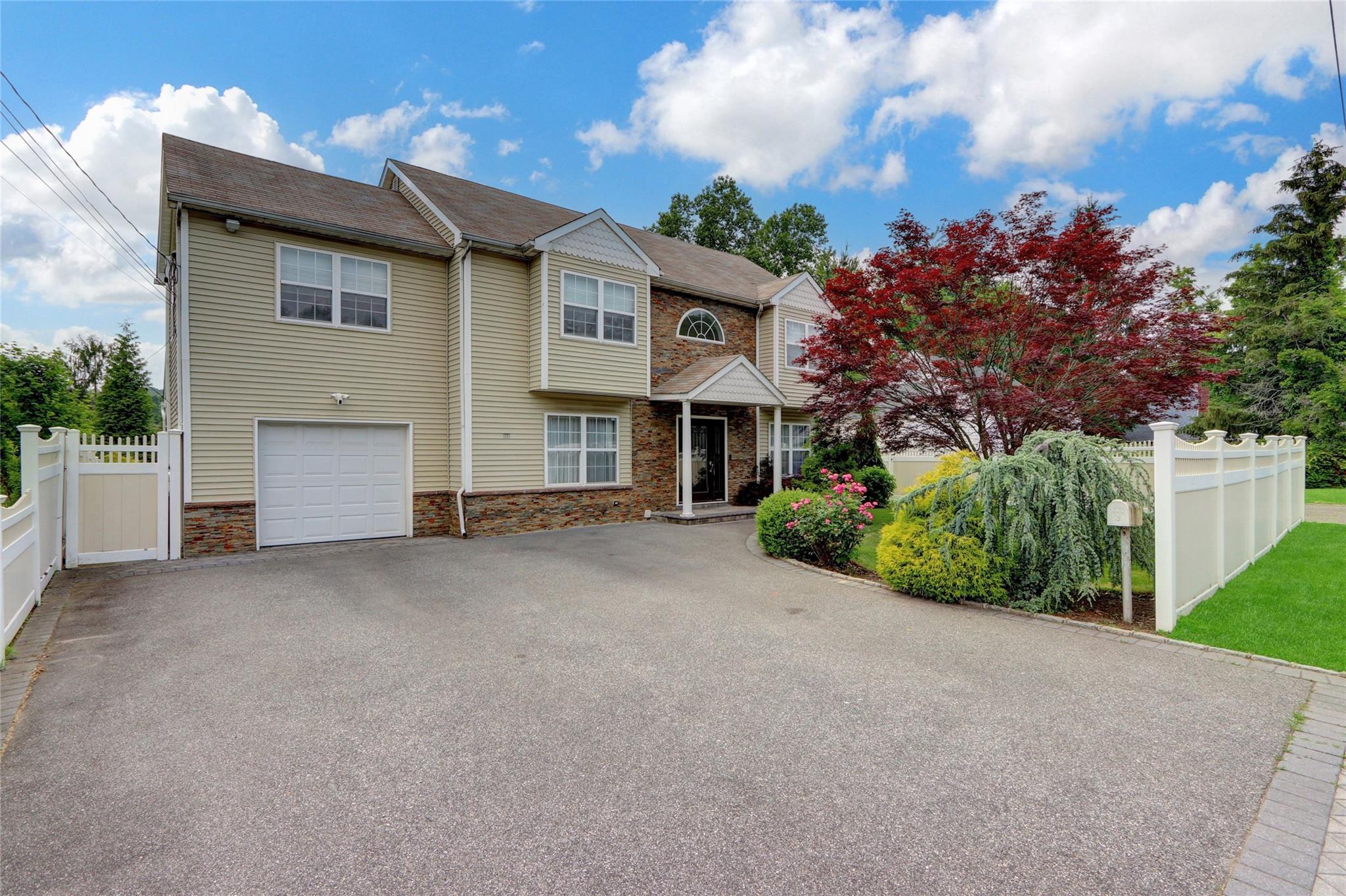 #2 photo, 2441 New York Avenue, Melville , NY 11747