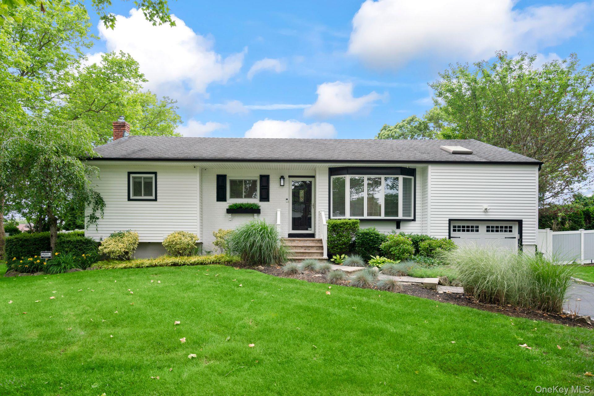 #1 photo, 1016 Westminster Avenue, 东长岛 Dix小山 Dix Hills , NY 11746