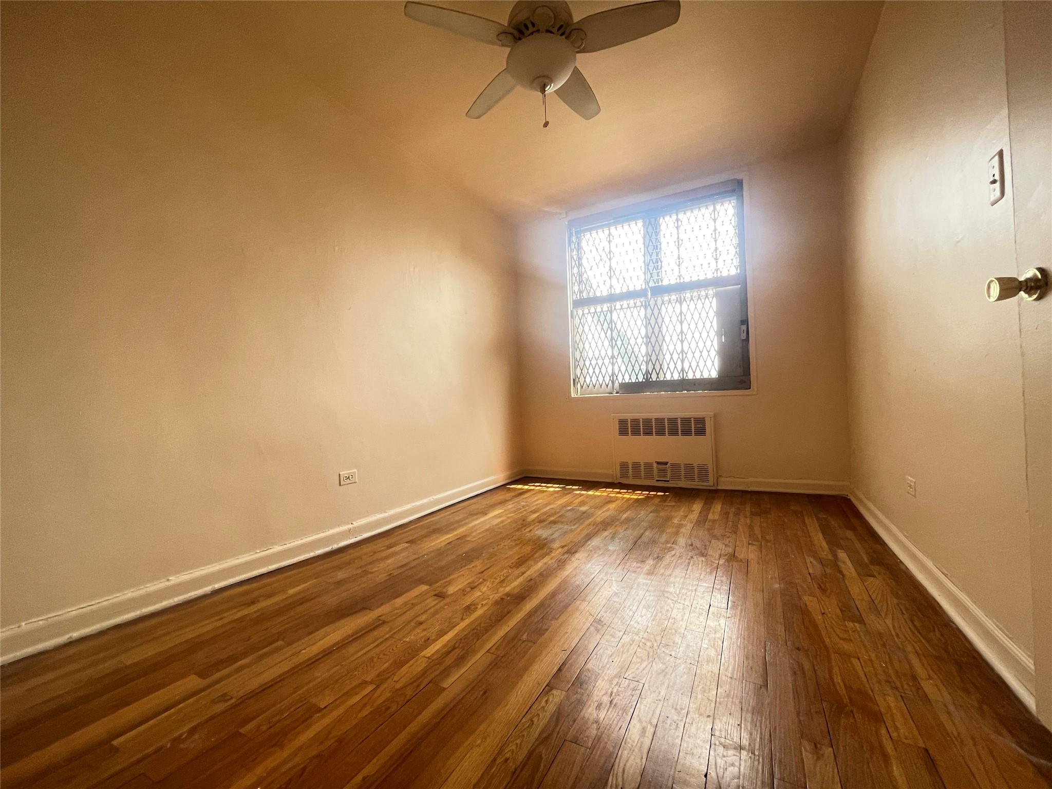 #8 photo, 1480 Thieriot Ave, Bronx , NY 10460