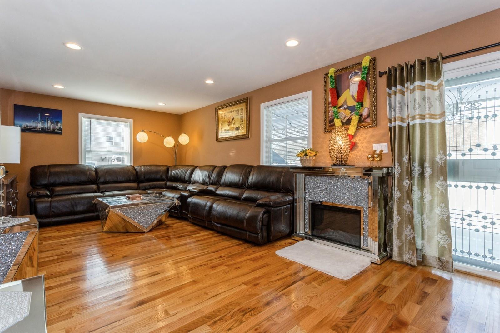 #11 photo, 112 Emporia Avenue, ナッソー郡 Elmont , NY 11003