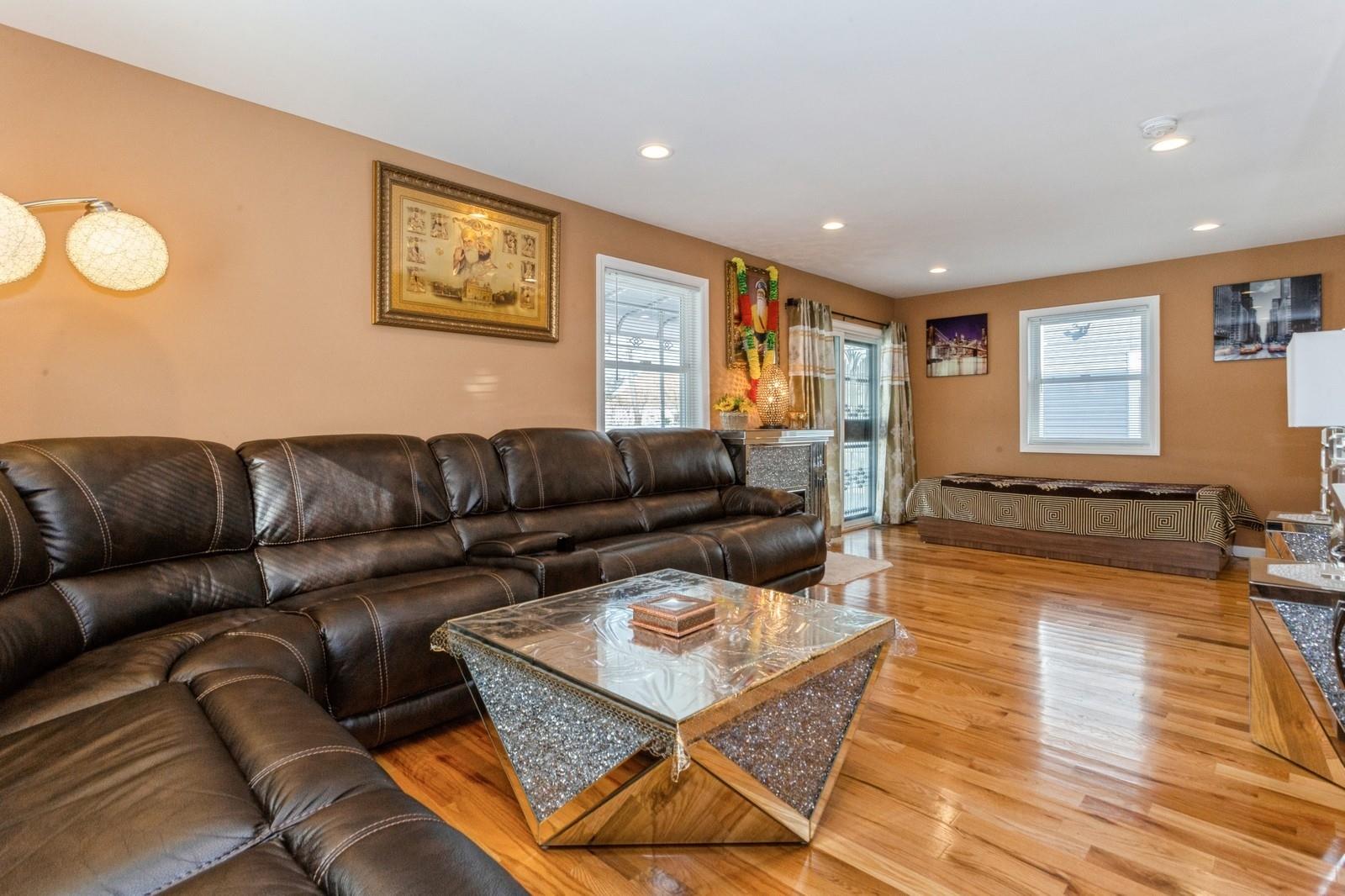 #13 photo, 112 Emporia Avenue, ナッソー郡 Elmont , NY 11003