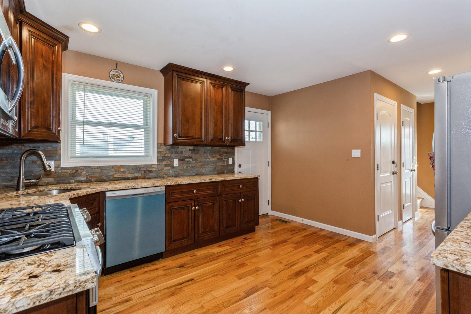 #7 photo, 112 Emporia Avenue, ナッソー郡 Elmont , NY 11003