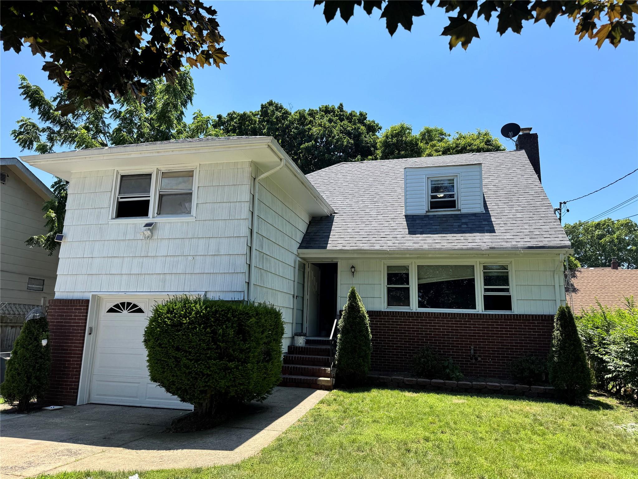 #1 photo, 104 Phoenix Street, 長島 Hempstead , NY 11550