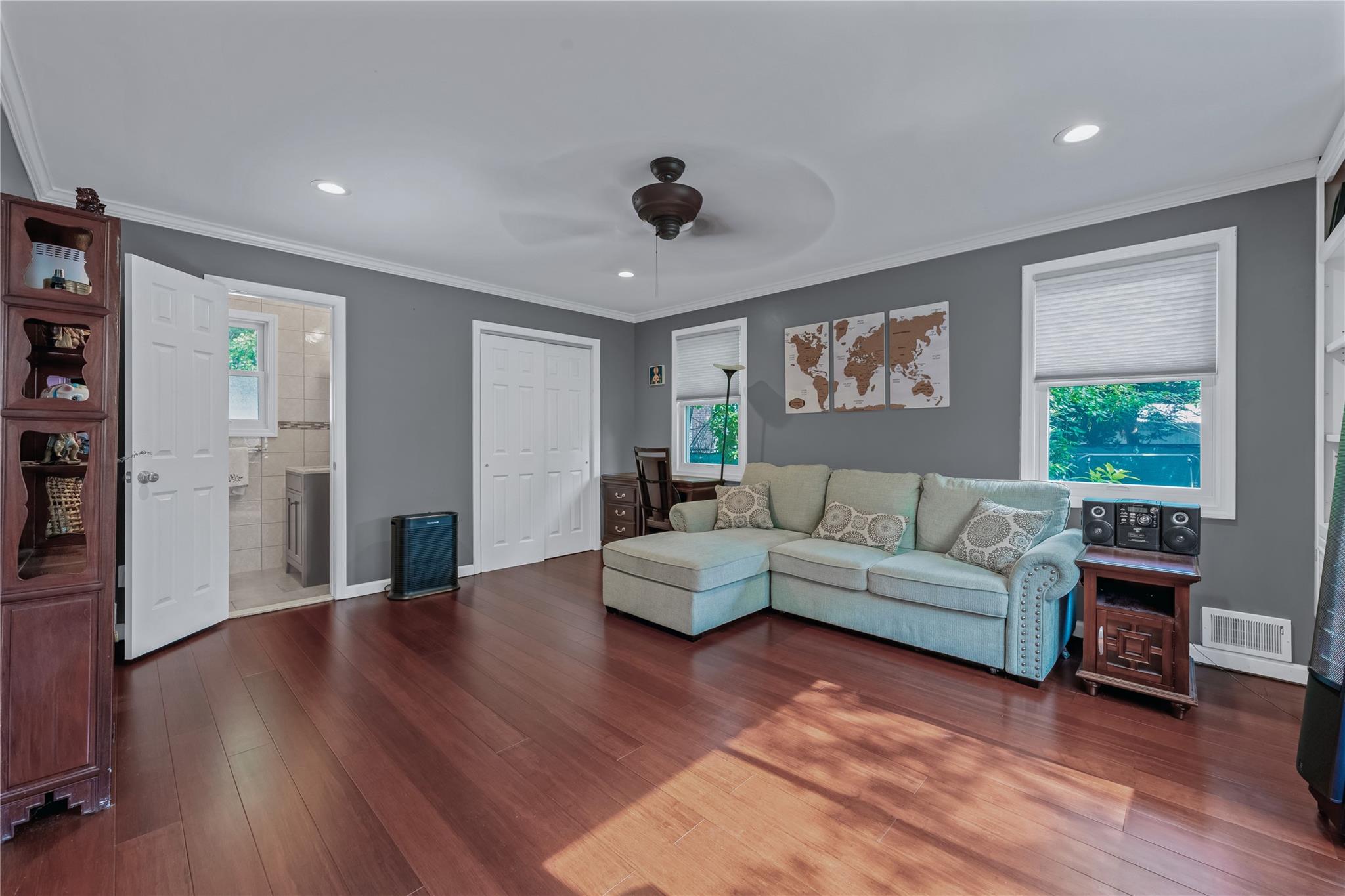 #13 photo, 72 Harris Avenue, ナッソー郡 Hewlett , NY 11557