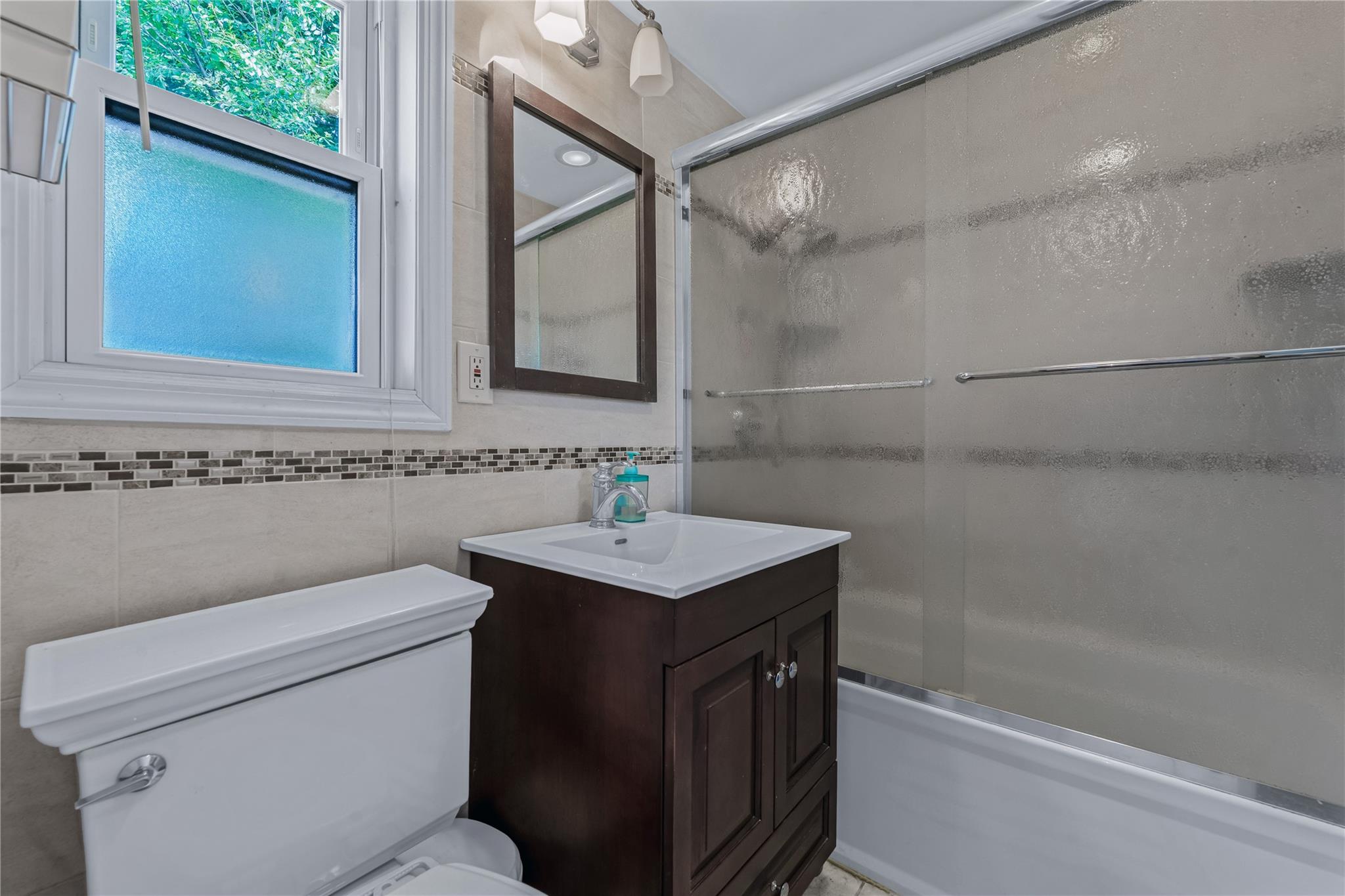 #19 photo, 72 Harris Avenue, ナッソー郡 Hewlett , NY 11557