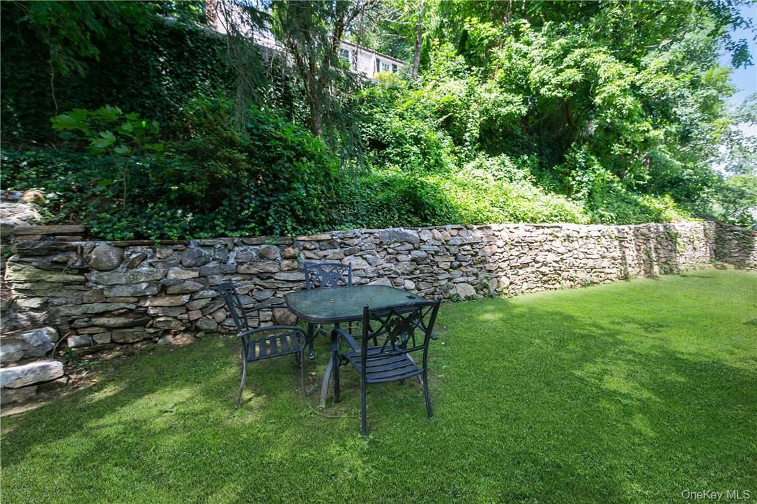 #18 photo, 1191 Post Road, Scarsdale , NY 10583