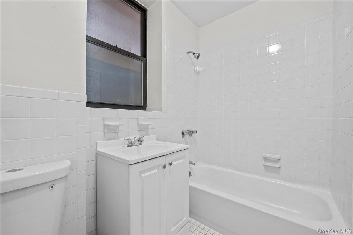 #7 photo, 176 W 81 Street, マンハッタン New York (Manhattan) , NY 10024