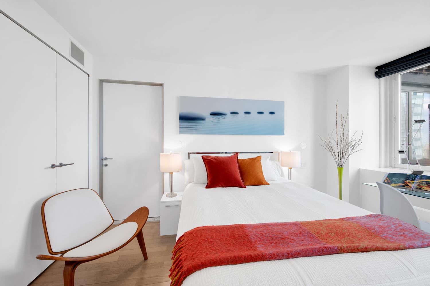 #14 photo, 322 W 57TH Street, マンハッタン Hells Kitchen , NY 10019