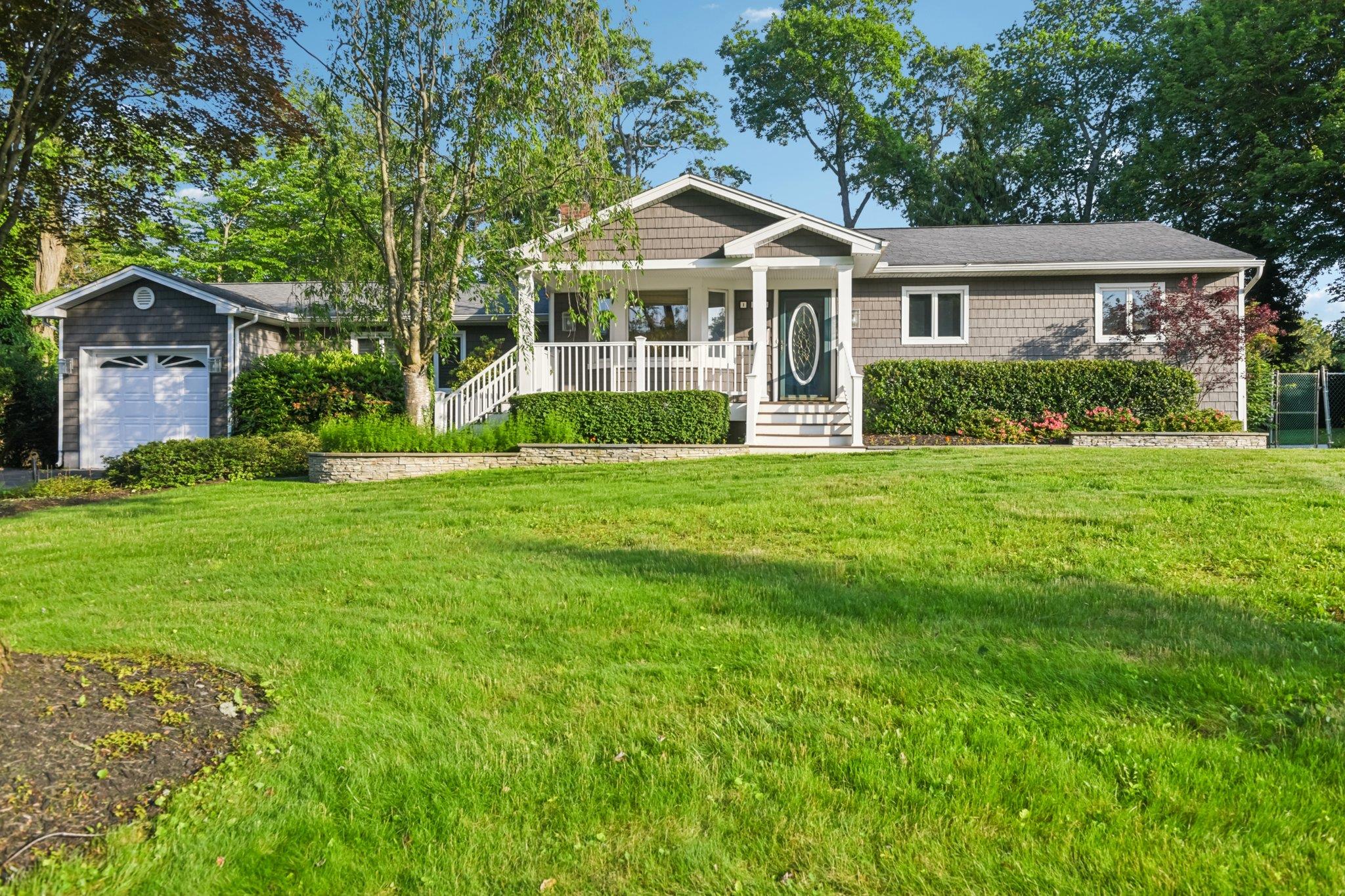 #1 photo, 109 Dogwood Lane, Port Jefferson , NY 11777