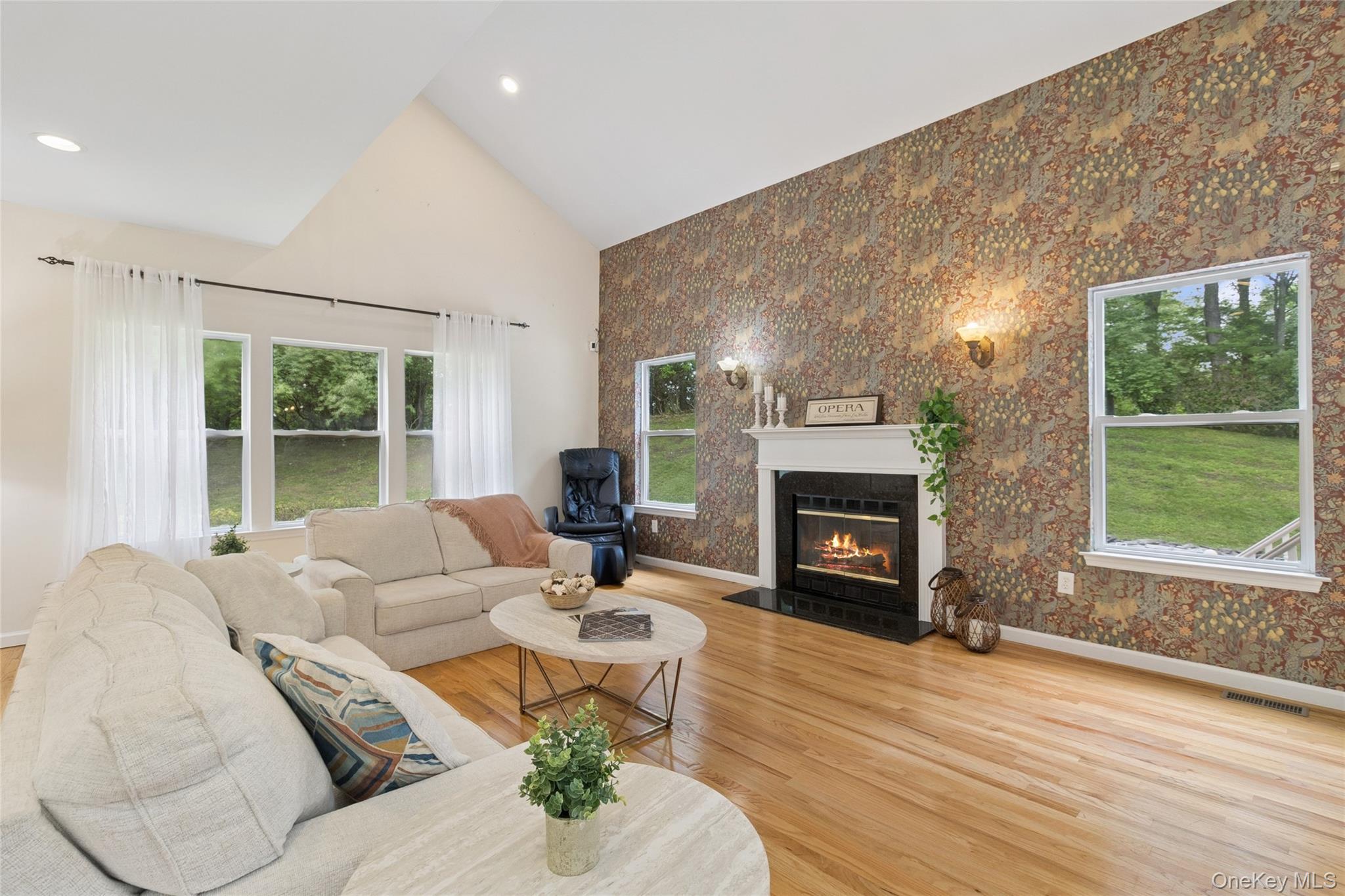 #10 photo, 3 Heidi Lane, サフォーク郡 Mount Sinai , NY 11766