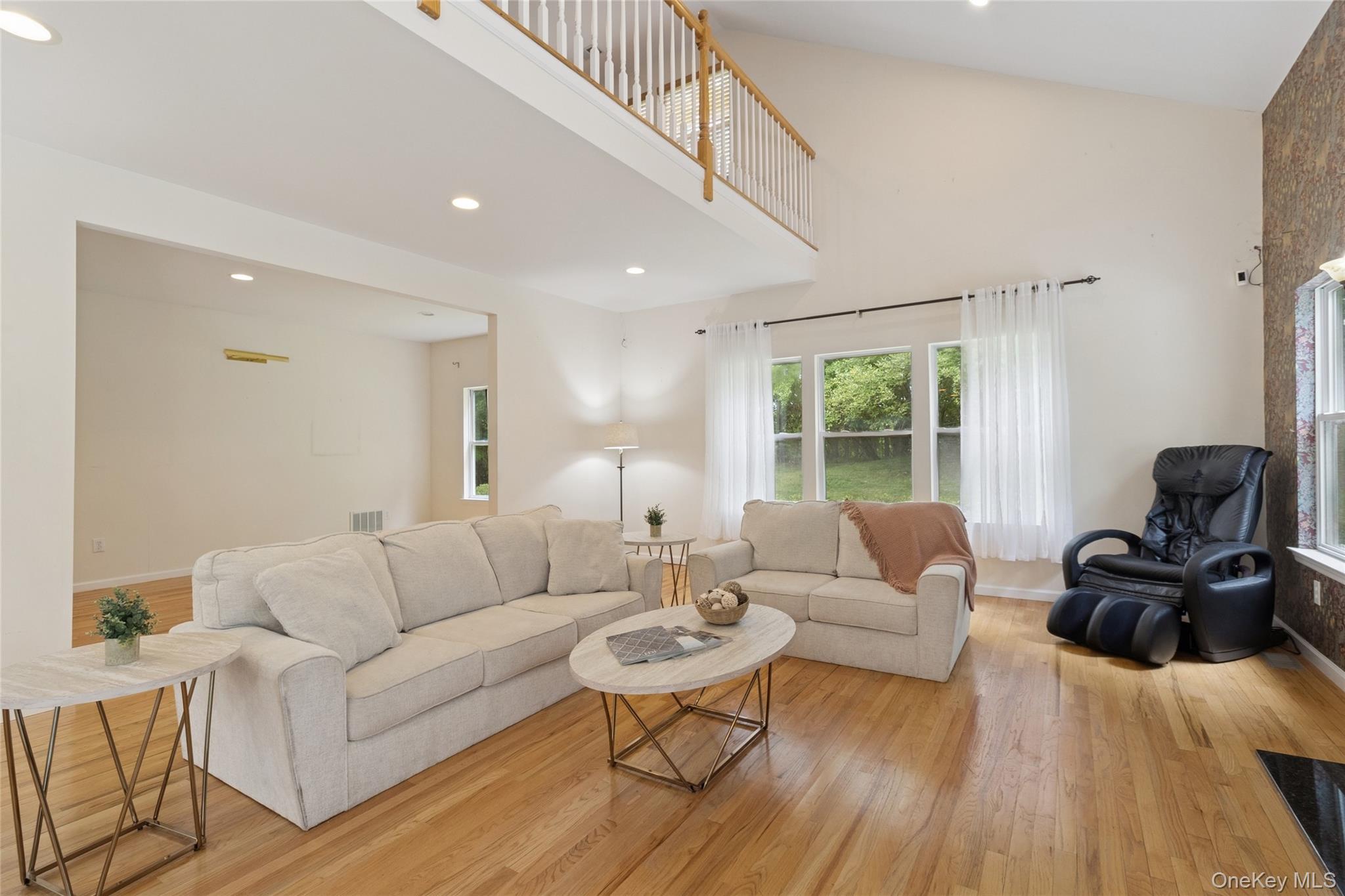 #12 photo, 3 Heidi Lane, サフォーク郡 Mount Sinai , NY 11766