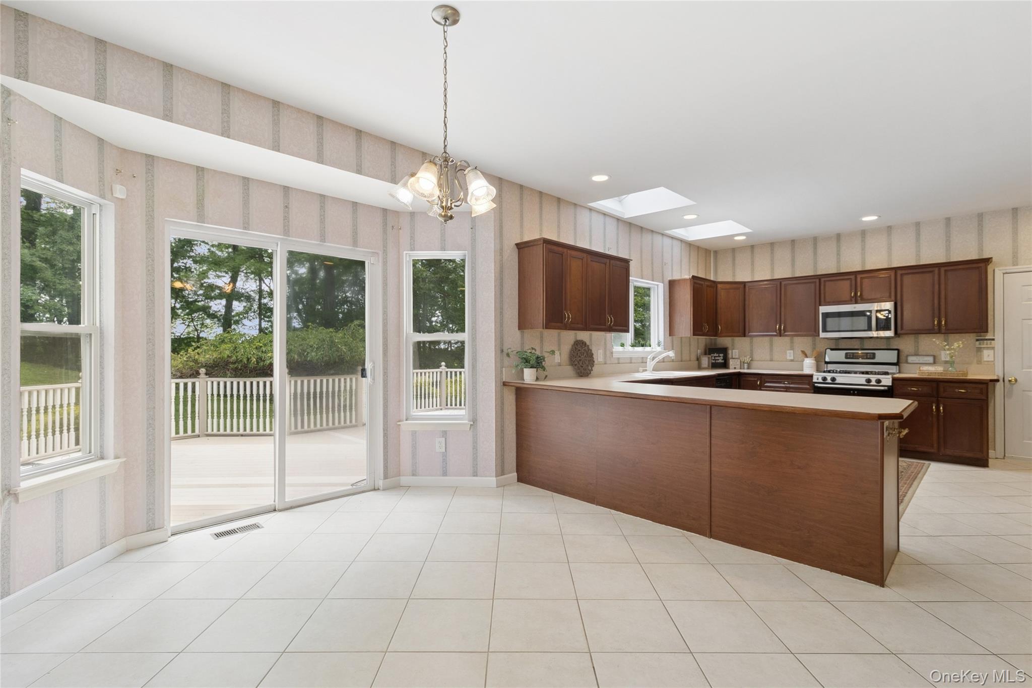 #14 photo, 3 Heidi Lane, サフォーク郡 Mount Sinai , NY 11766