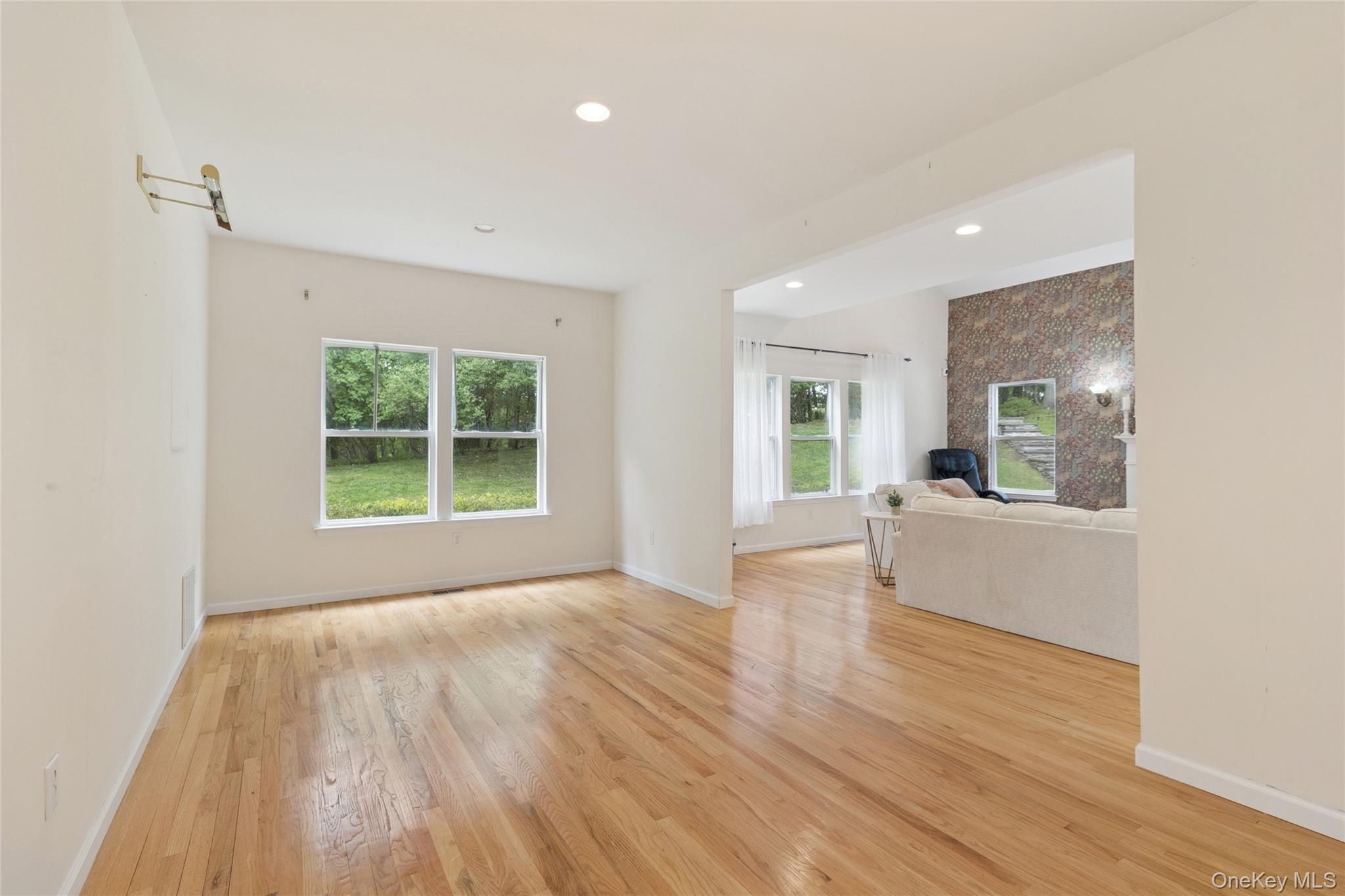 #7 photo, 3 Heidi Lane, サフォーク郡 Mount Sinai , NY 11766