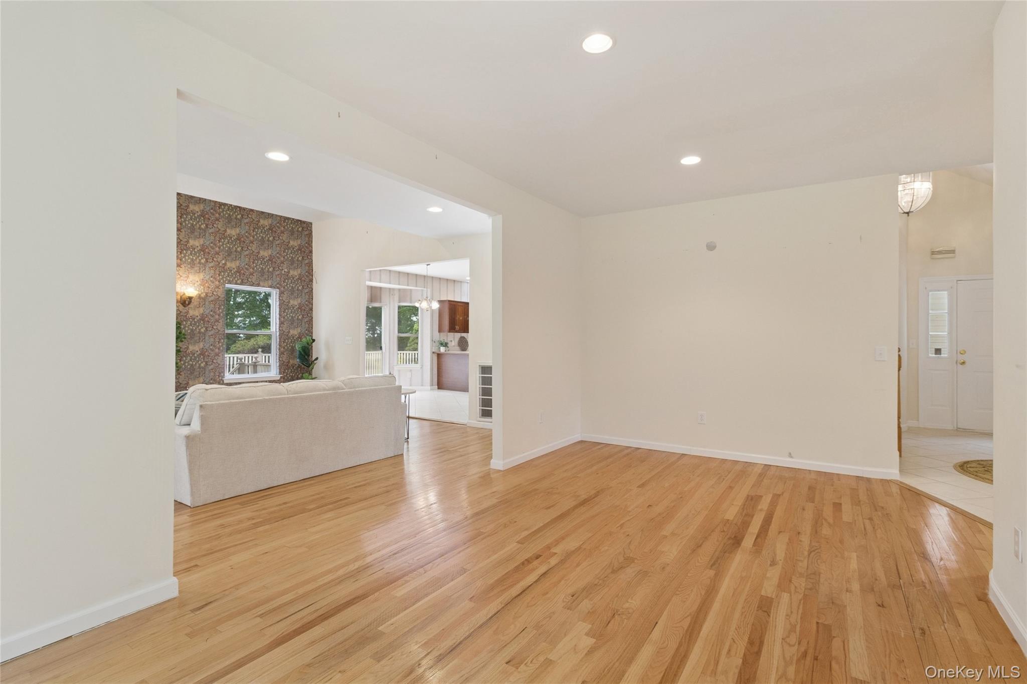 #9 photo, 3 Heidi Lane, サフォーク郡 Mount Sinai , NY 11766