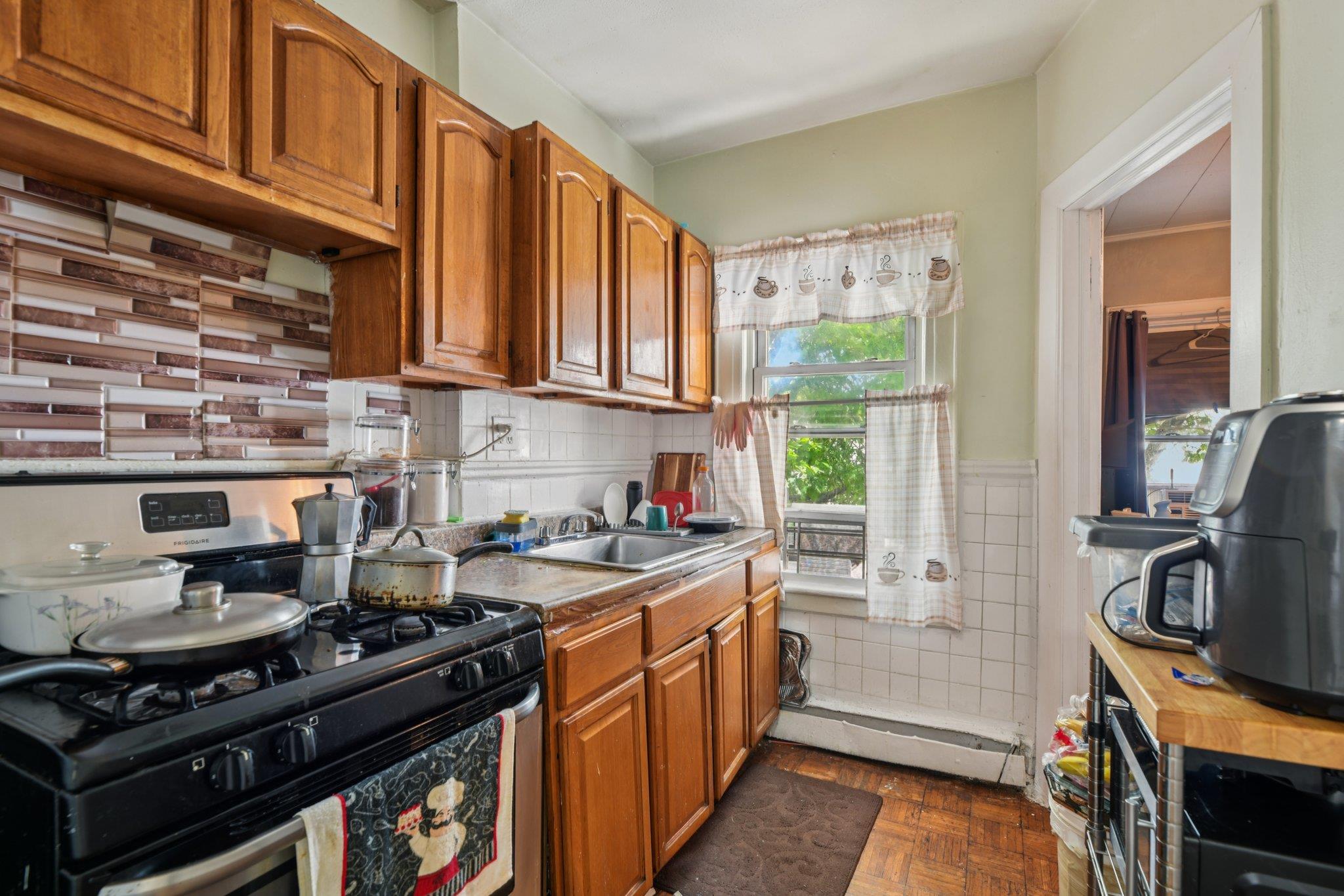 #6 photo, 9406 76th Street, クイーンズ区 Ozone Park , NY 11416