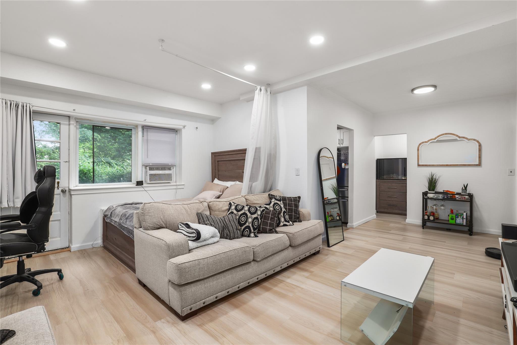 #4 photo, 140 N Broadway, Irvington , NY 10533