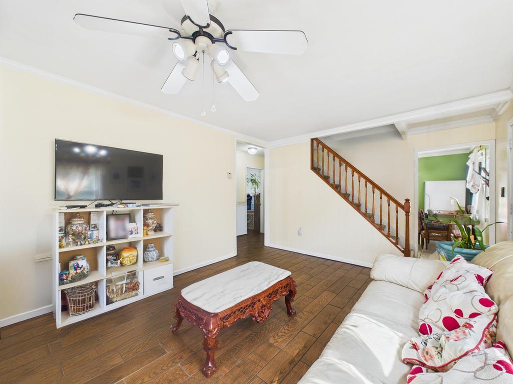 #10 photo, 335 Loring Road, Levittown , NY 11756