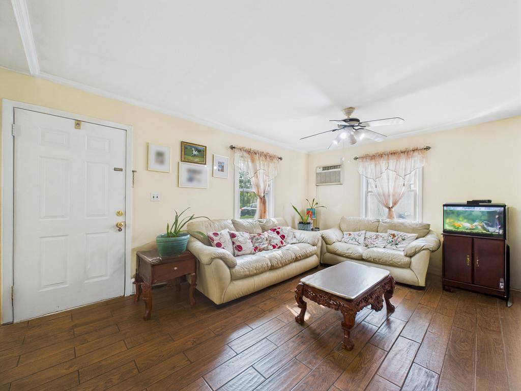 #11 photo, 335 Loring Road, Levittown , NY 11756