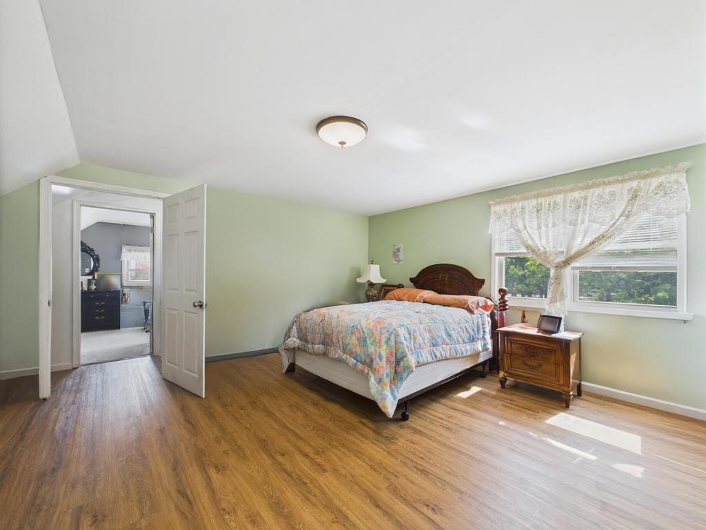 #16 photo, 335 Loring Road, Levittown , NY 11756