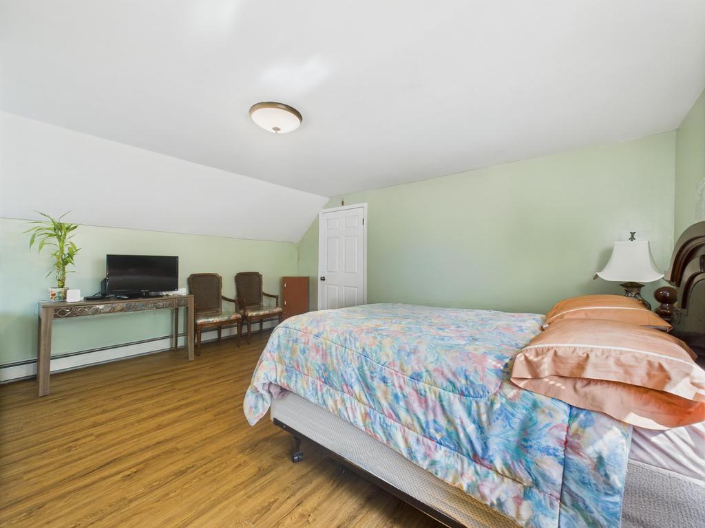 #17 photo, 335 Loring Road, Levittown , NY 11756