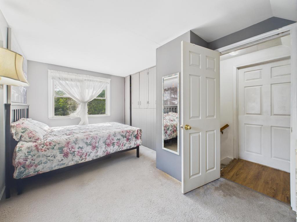 #19 photo, 335 Loring Road, Levittown , NY 11756