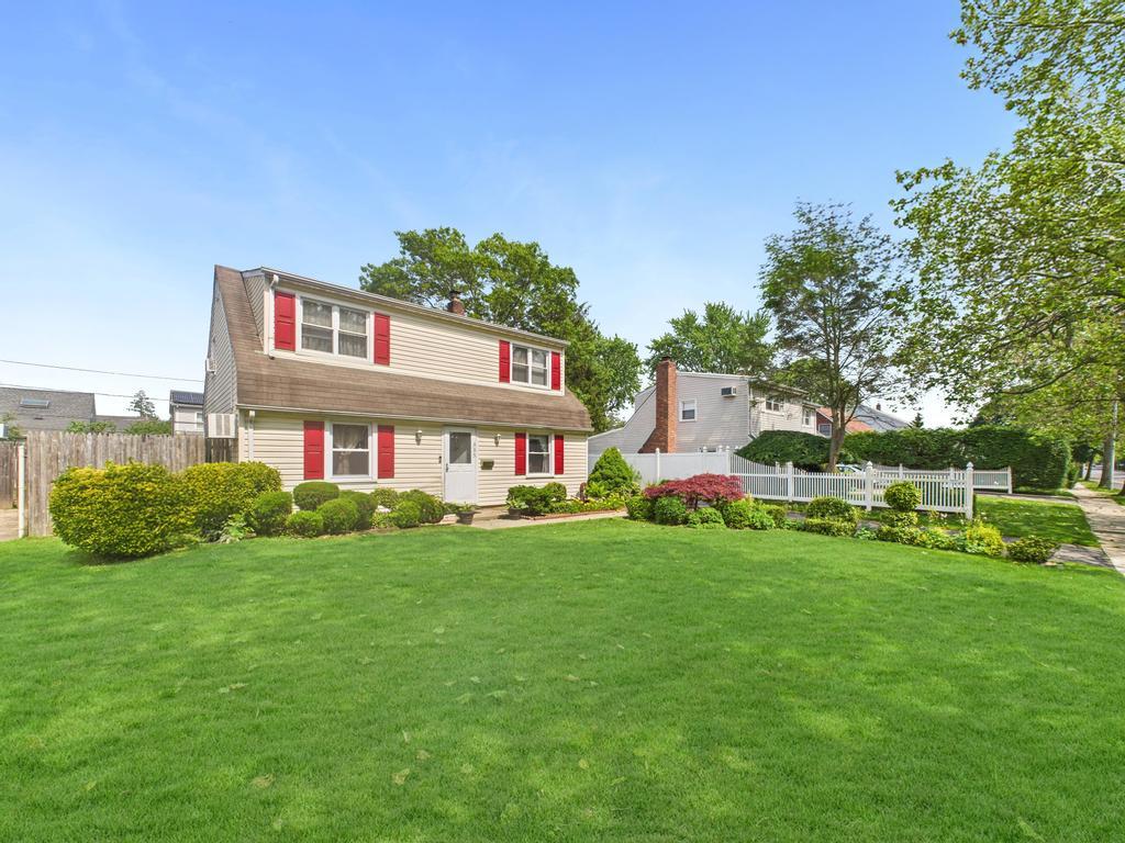 #2 photo, 335 Loring Road, Levittown , NY 11756