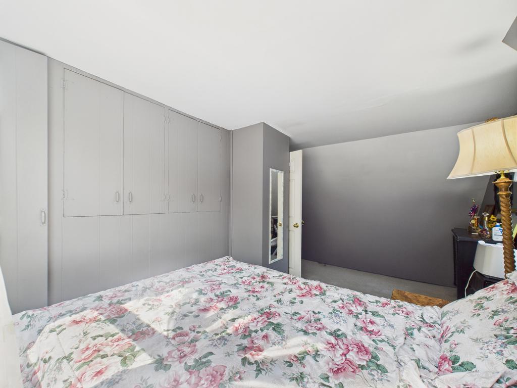 #20 photo, 335 Loring Road, Levittown , NY 11756