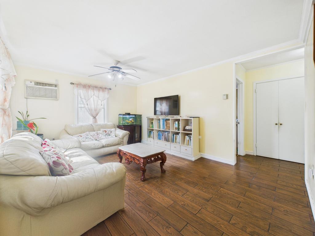 #5 photo, 335 Loring Road, Levittown , NY 11756