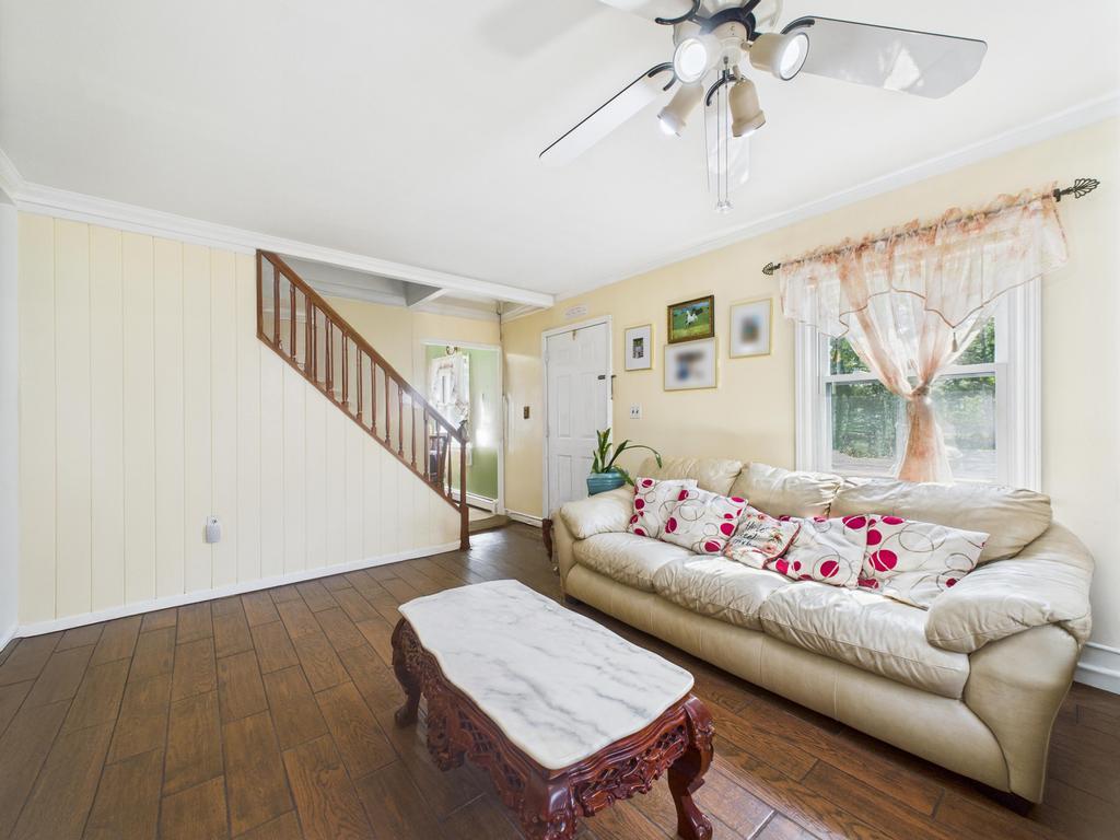 #9 photo, 335 Loring Road, Levittown , NY 11756