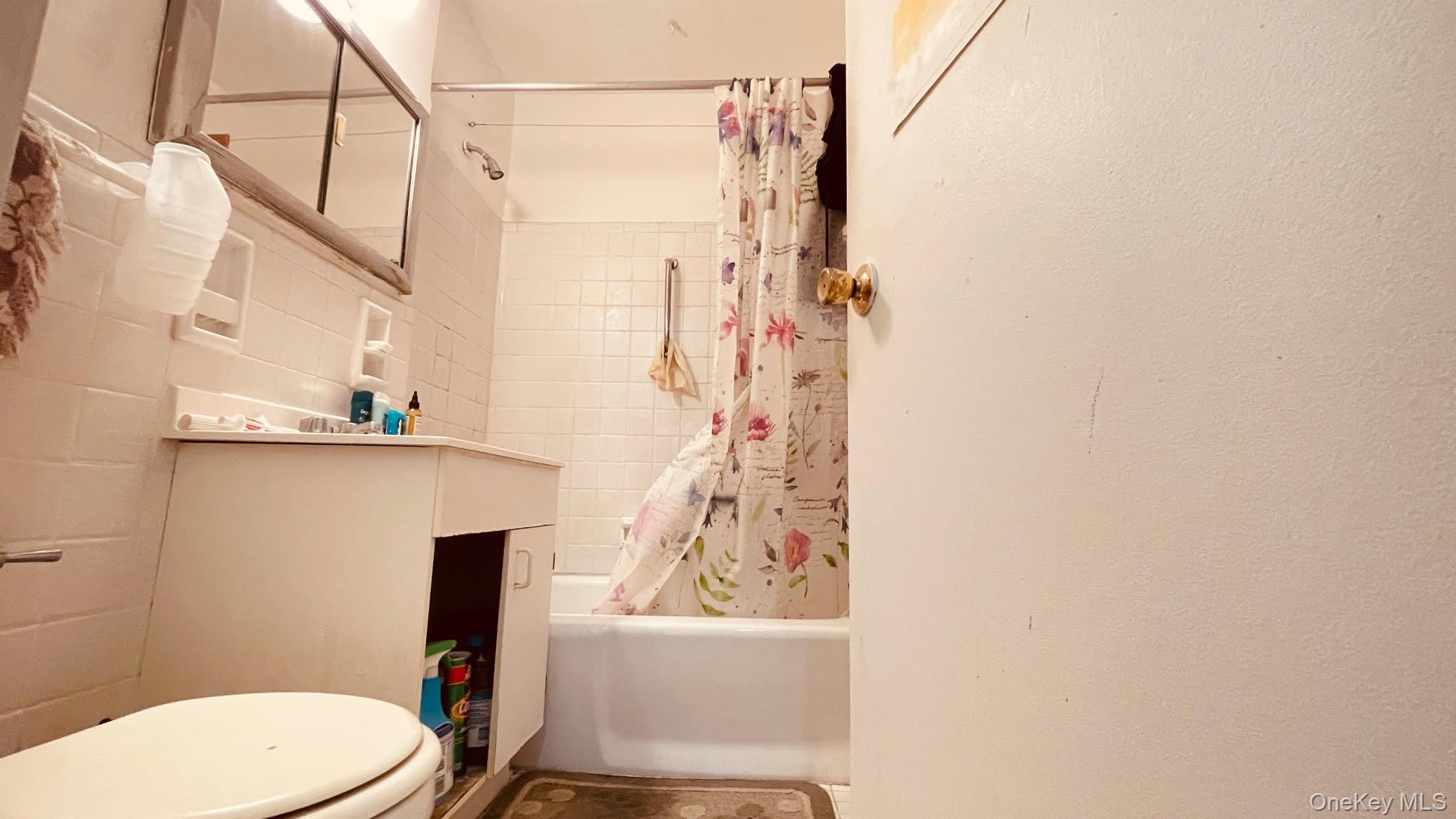 #6 photo, 142-05 Roosevelt Avenue, クイーンズ区 Flushing , NY 11354