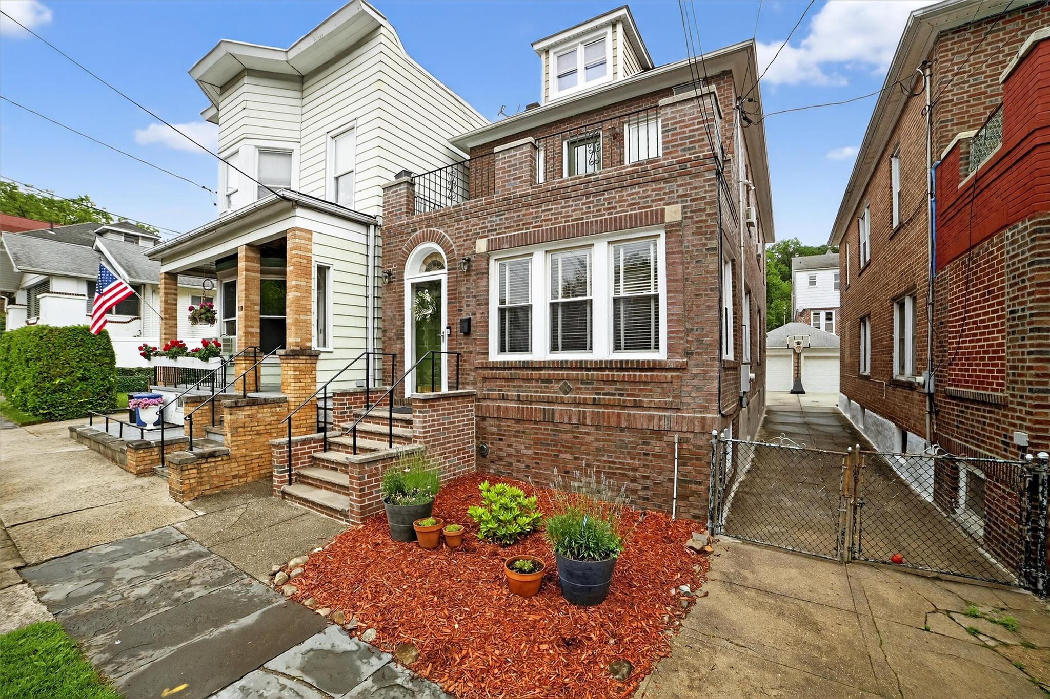 #1 photo, 131 E 238th Street, 布朗士 Bronx , NY 10470