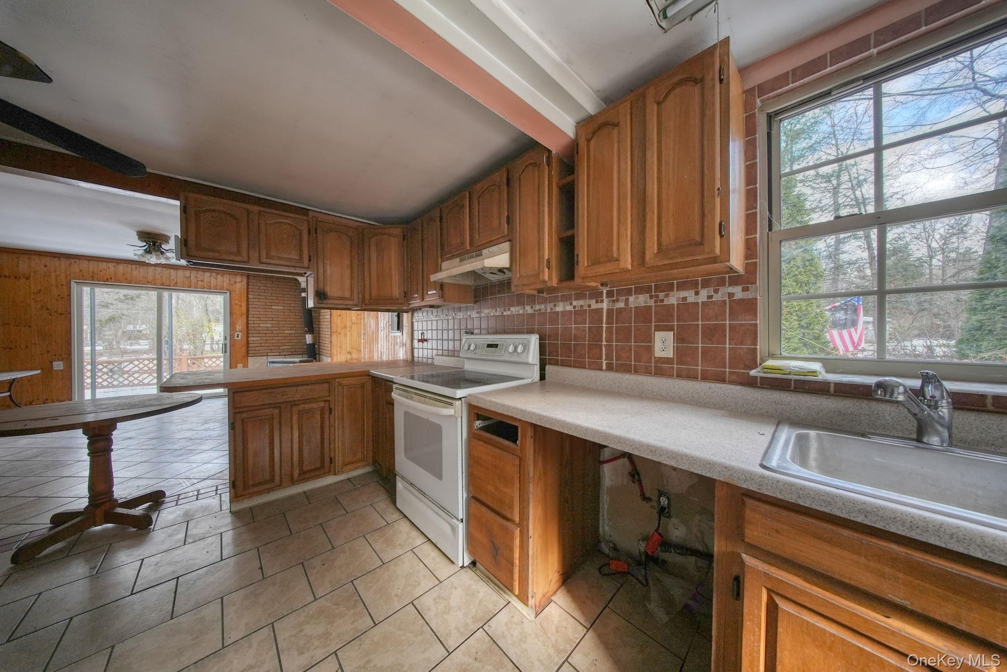 #11 photo, 3 Avenue, Godeffroy , NY 12729