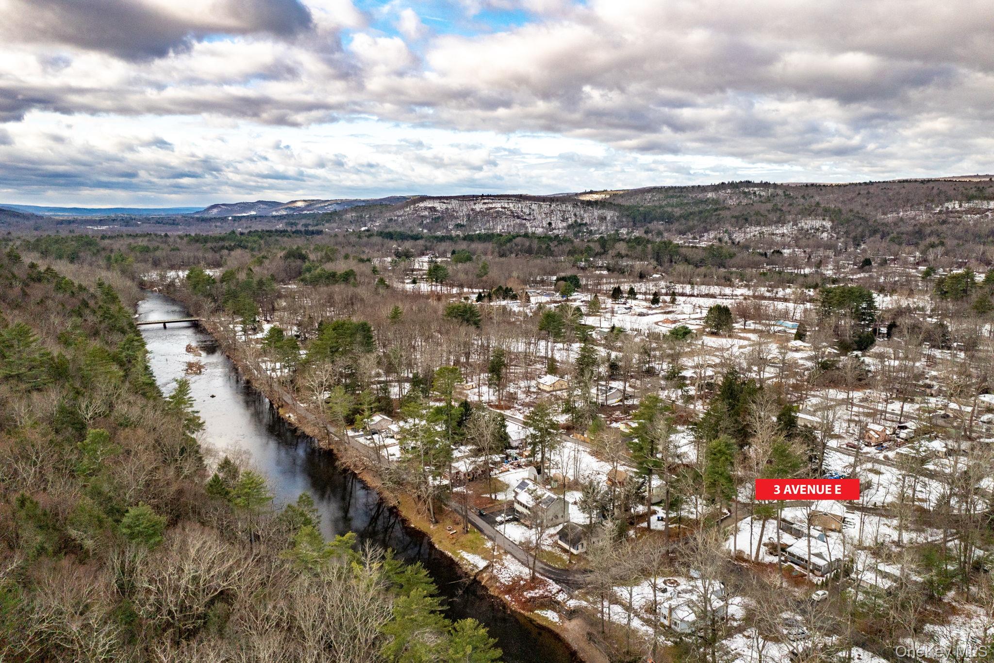 #8 photo, 3 Avenue, Godeffroy , NY 12729