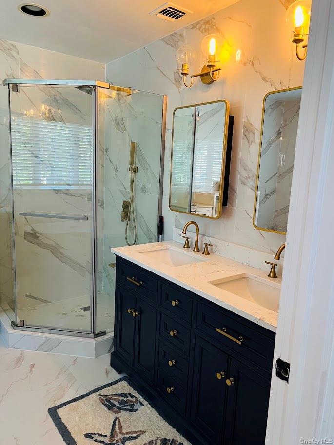 #11 photo, 18 Sherwood Lane, Roslyn Heights , NY 11577