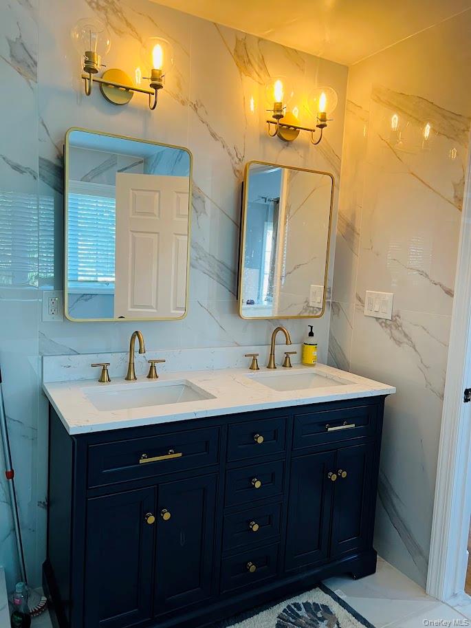 #12 photo, 18 Sherwood Lane, Roslyn Heights , NY 11577