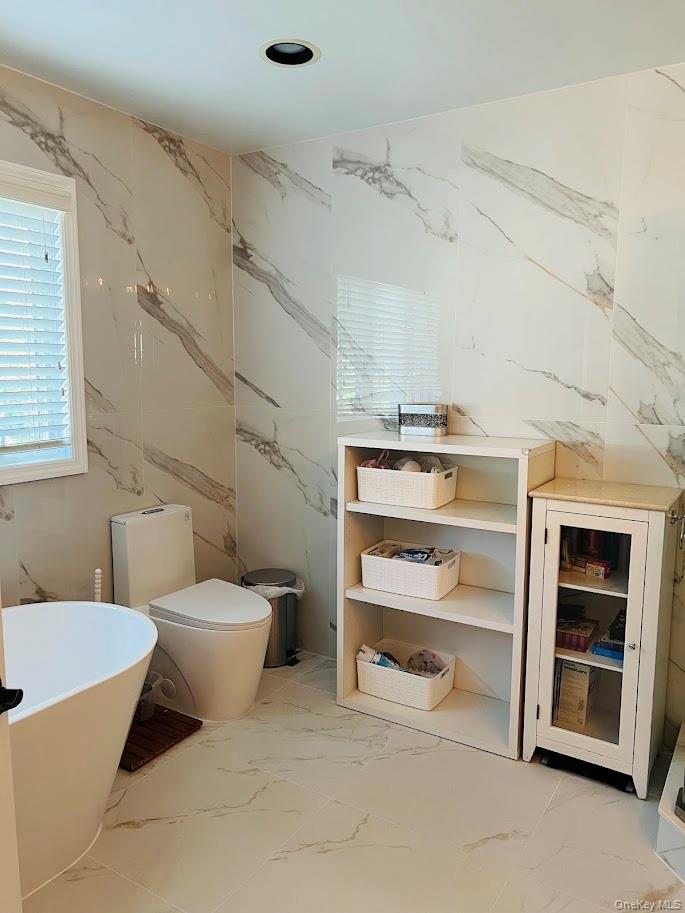 #13 photo, 18 Sherwood Lane, Roslyn Heights , NY 11577